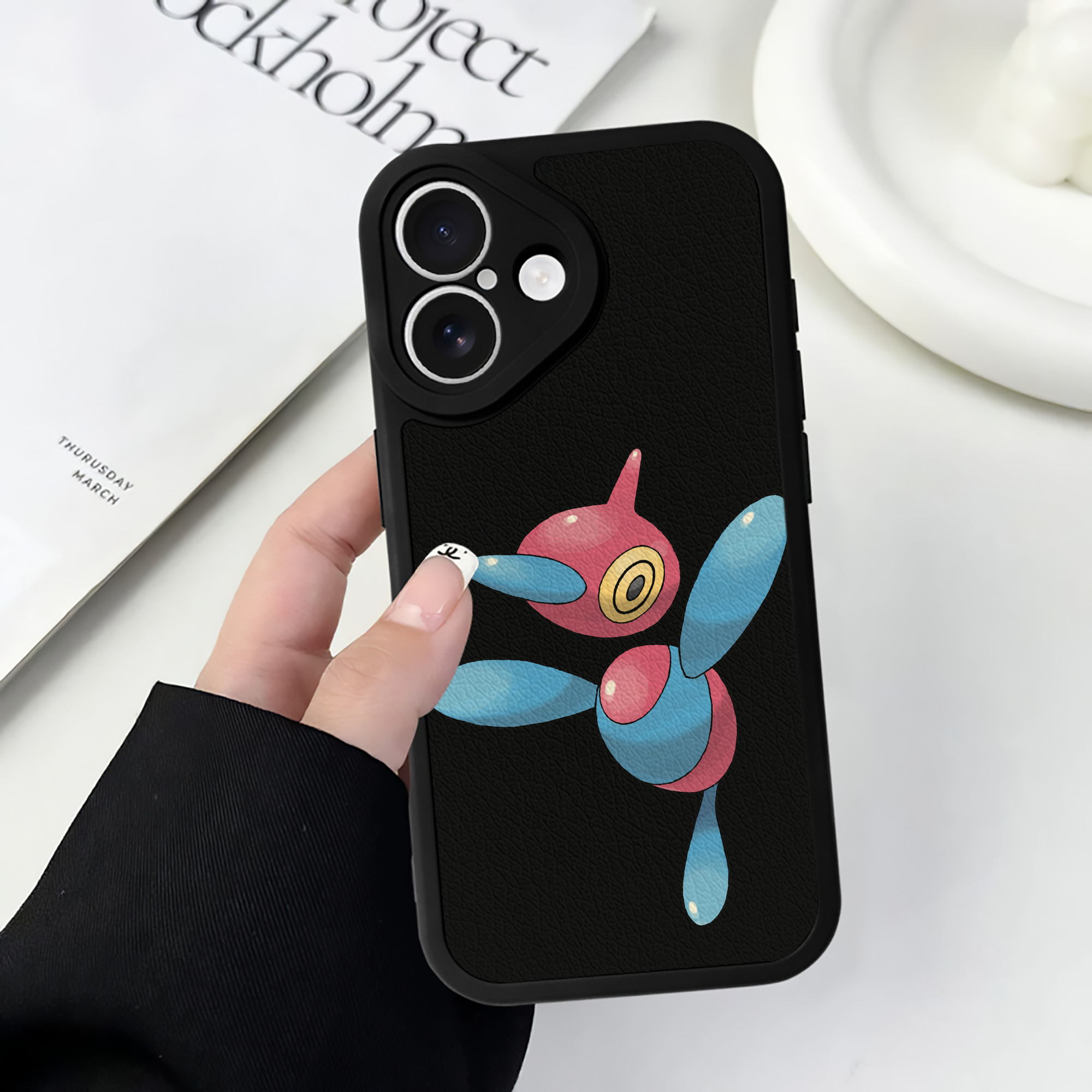 （画像用） ポケットモンスター Pokémon 【iPhone 16シリーズ対応】シリコンスマホケース（レザー調） 材質：シリコン